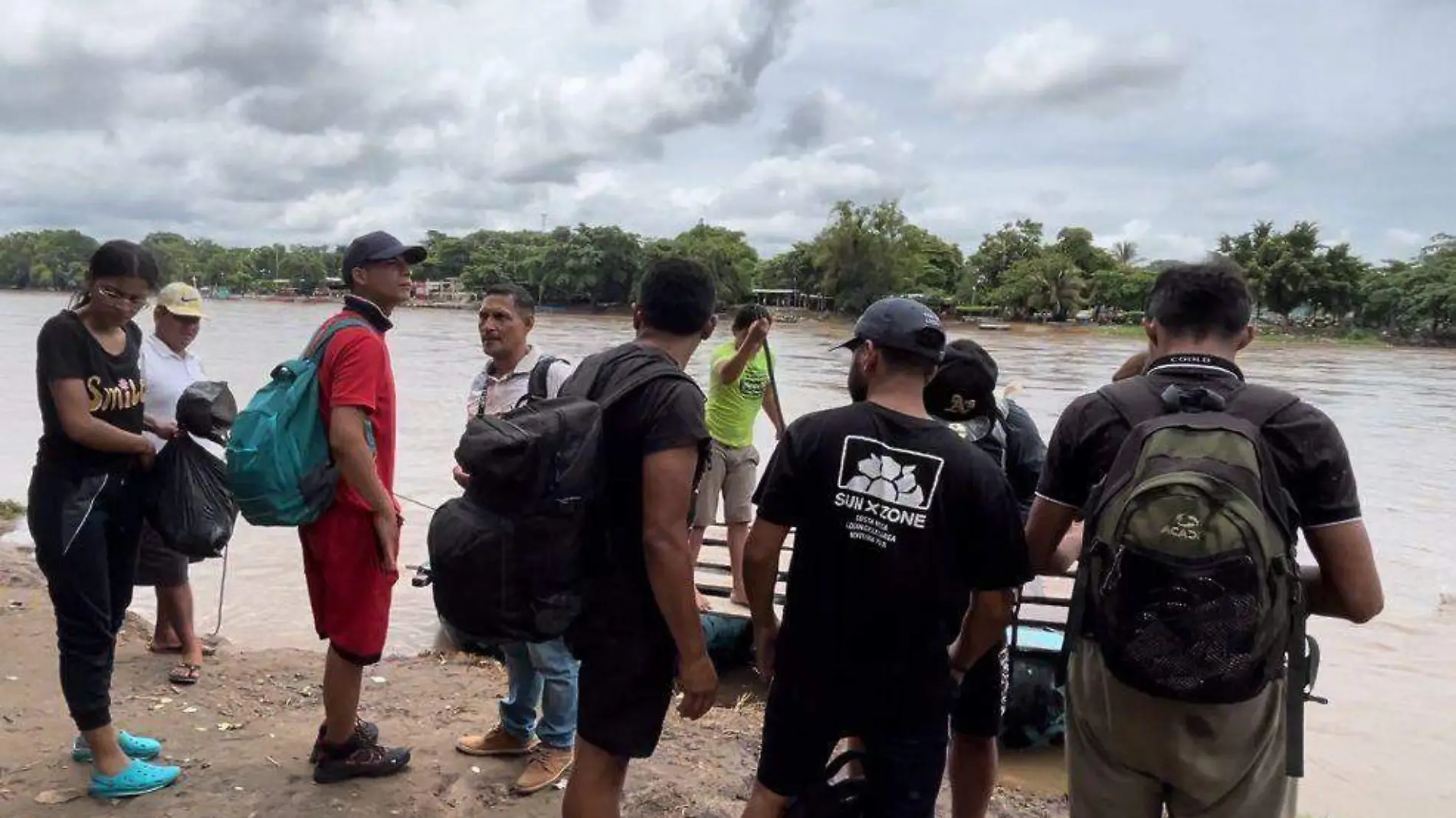 migrantes en río Suchiate